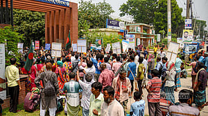 সাঁওতালদের মারধর: জড়িতদের গ্রেপ্তার দাবিতে এসপি অফিসে অবস্থান