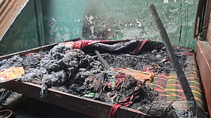 গাজীপুরে মোমবাতির আগুনে পুড়ল শ্রমিকদের ১৯ ঘর