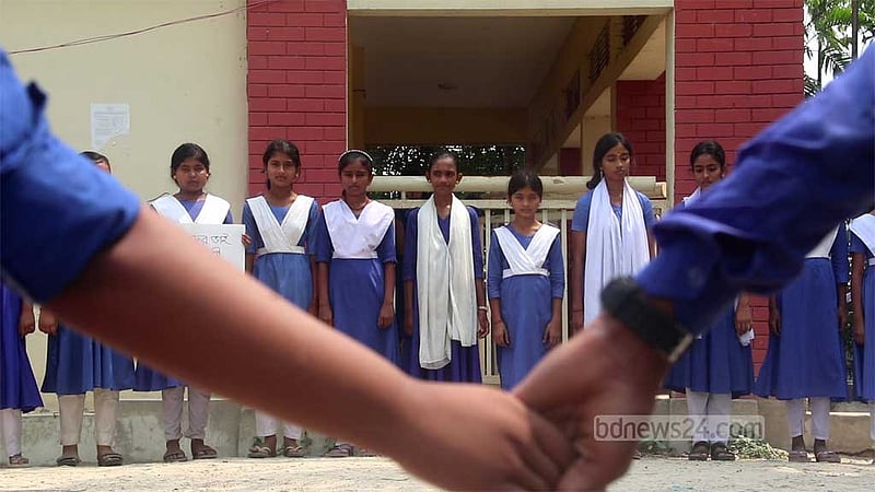 কুমিল্লায় রাজস্ব কর্মকর্তা বুলেট বৈরাগীর হত্যাকারীদের গ্রেপ্তার দাবি