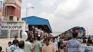 গোপালগঞ্জের মুকসুদপুরে আন্তঃনগর ট্রেনের যাত্রাবিরতির উদ্বোধন
