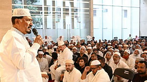 ৫৪ বছরের দাম্পত্যসঙ্গীকে স্মরণ করলেন স্পিকার