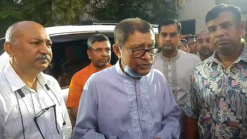 খালেদা জিয়ার গৃহ সহযোগী ফাতেমার ভাতিজি হাসপাতালে, দেখতে গেলেন স্বাস্থ্যমন্ত্রী