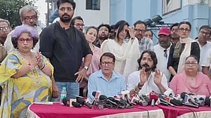 রাহুলের মৃত্যু: পশ্চিমবঙ্গের শিল্পী-কুশলীদের কর্মবিরতি উঠল