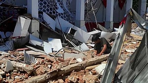 ইন্দোনেশিয়ায় ৭ দশমিক ৬ মাত্রার ভূমিকম্প, নিহত ১