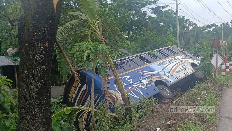 এপ্রিলে সড়কে ৪০৪ জনের প্রাণহানি, ৪৯ জনই শিক্ষার্থী