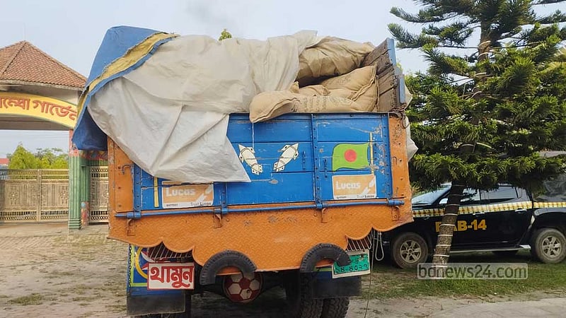 জামালপুরে পাচারের সময় ১৫ টন সরকারি চালসহ ট্রাক জব্দ