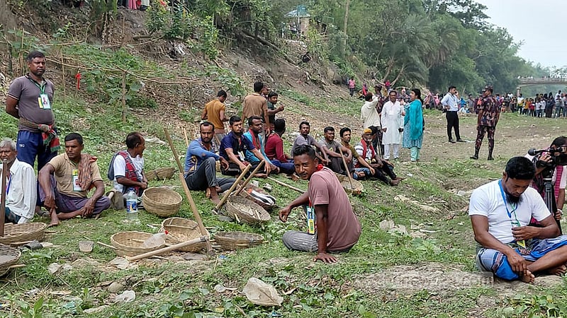 প্রধানমন্ত্রীর অপেক্ষায় উলশীবাসী