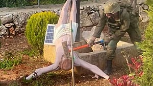 লেবাননে ইসরায়েলি সেনার যিশুর মূর্তি ভাঙার ছবি সত্য: আইডিএফ