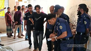 ঝালকাঠিতে ‘পারিবারিক বিরোধে’ যুবককে কুপিয়ে হত্যা