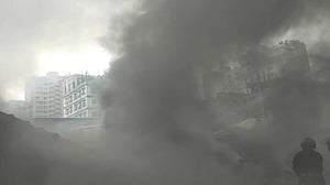 দেড় ঘণ্টা পর নিয়ন্ত্রণে কেরাণীগঞ্জের আগুন