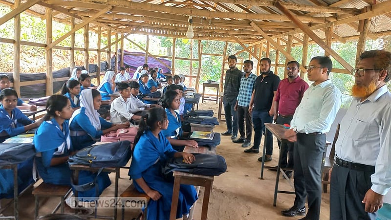 আগুনে স্কুলভবন ছাই: খাগড়াছড়িতে অস্থায়ী ঘরে শিক্ষা কার্যক্রম চালু