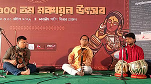 'খনা' নাটকের শততম প্রদর্শনী: বর্ণাঢ্য উৎসব শুরু শহীদ মিনারে