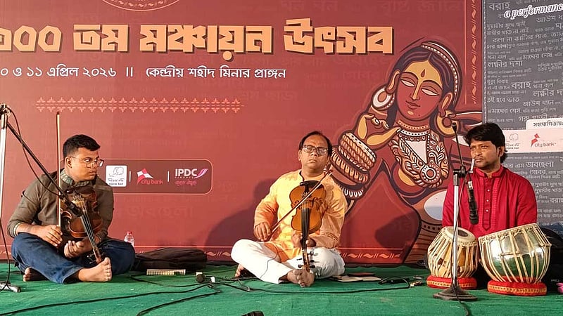 'খনা' নাটকের শততম প্রদর্শনী: বর্ণাঢ্য উৎসব শুরু শহীদ মিনারে