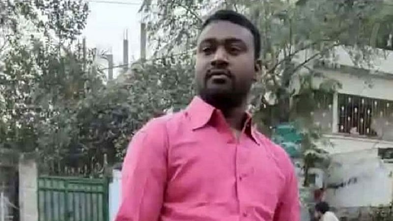 খুলনায় মধ্যরাতে দোকানে ঢুকে তাঁতী দল নেতাকে কুপিয়ে হত্যা