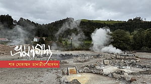 আগ্নেয়গিরির তাপে রান্না হচ্ছে খাবার, অভিভূত পর্যটকরা