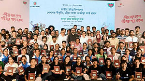 ক্রীড়া কার্ড পেলেন মোরসালিন-ঋতুপর্ণারা