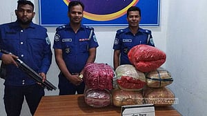 চেকপোস্ট দেখে পালানোর চেষ্টায় উল্টে গেল অটোরিকশা, মিলল সাড়ে ২৭ কেজি গাঁজা