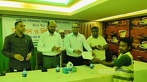 লক্ষ্মীপুর পৌরসভার ৪৮ পরিচ্ছন্নতাকর্মী পাচ্ছেন বীমা সুবিধা