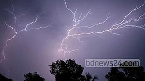 নেত্রকোণায় হাওরে মাছ ধরতে গিয়ে বজ্রপাতে জেলের মৃত্যু
