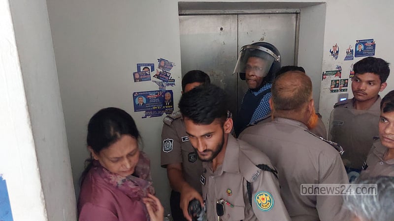 ডিজিএফআইয়ের মামুন খালেদকে দেখে কাঁদলেন স্ত্রী নুসরাত