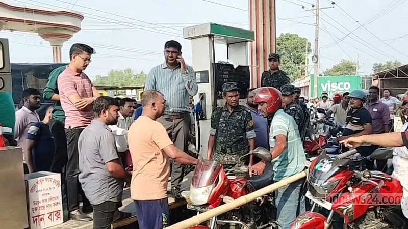 মানিকগঞ্জে ফিলিং স্টেশনে তেল কম দেওয়ায় জরিমানা ৫০ হাজার