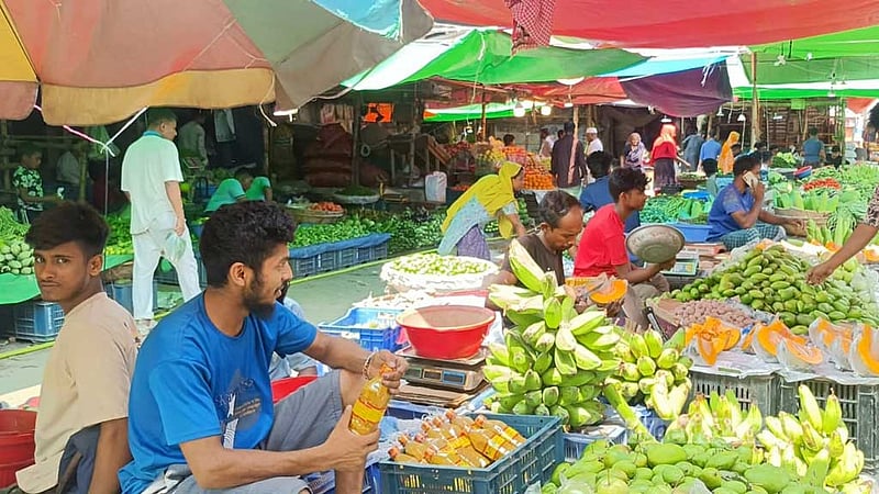 পেঁপের দামে লাফ, চড়েছে ডিম