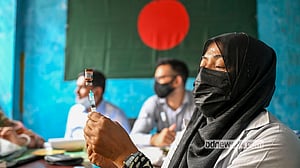 দেওয়া হচ্ছে হামের টিকা