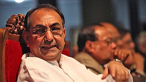 মির্জা আব্বাসকে কেবিনে স্থানান্তর