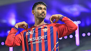 ৭ ছক্কার নায়ক: ‘জন্মের আগেই’ যার ক্রিকেট যাত্রার শুরু