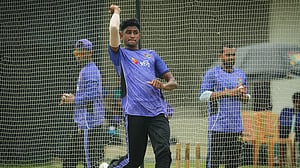 নাহিদের ইয়র্কারে ওয়াকারকে দেখছেন টেইট