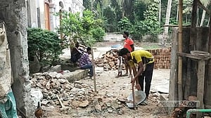 নড়াইলে প্রাচীর তুলে ২৫ হিন্দু পরিবারের রাস্তা অবরুদ্ধ, পরে মুক্ত