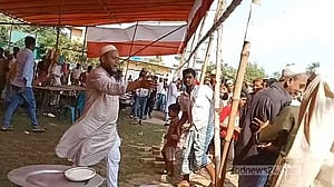 নরসিংদীতে কুলখানি অনুষ্ঠানে পদদলিত হয়ে শিশুসহ আহত ১৫