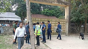 ‘প্রাইভেট পড়াতে রাজি না হওয়ায়’ শিক্ষককে কিল-ঘুষি, গ্রেপ্তার ২ তরুণ