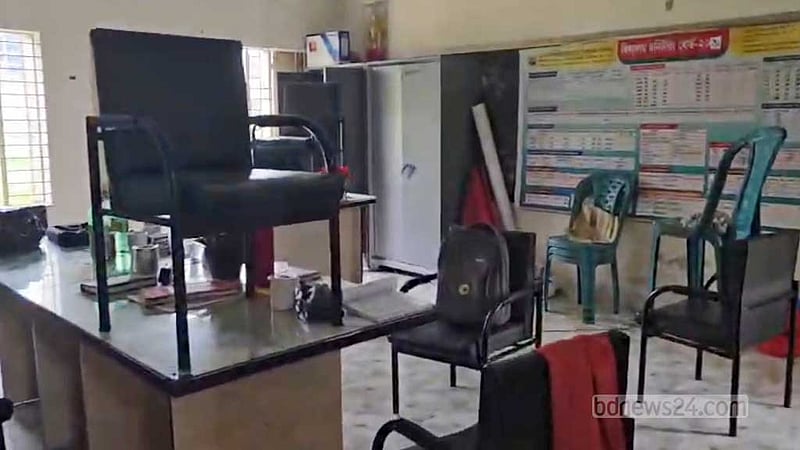 নরসিংদীতে প্রাথমিক বিদ্যালয়ে ‘চুরি’, বাদ যায়নি ছুটির ঘণ্টা