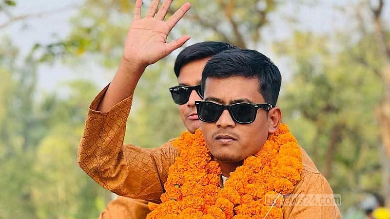 জ্বালানি সংকটের মধ্যে অর্ধশত গাড়ি নিয়ে ‘ভোটের প্রচার’, ছাত্রদল নেতাকে অব্যাহতি