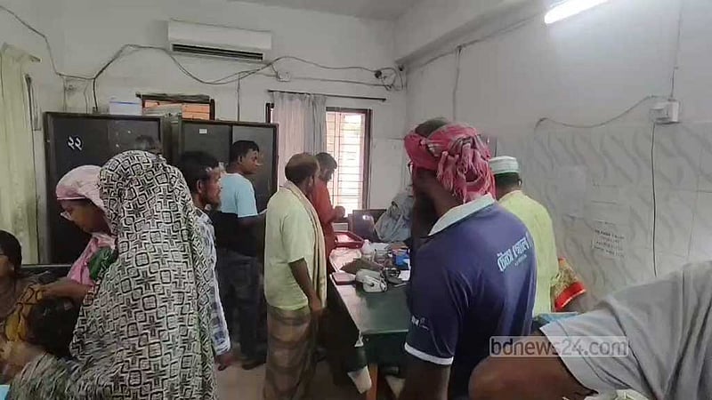 নাটোরে জমি নিয়ে সংঘর্ষে নারীসহ আহত ৩০