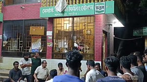নাটোরে ‘তেল দিতে দেরি’ হওয়ায় ফিলিং স্টেশনে ভাঙচুরের অভিযোগ