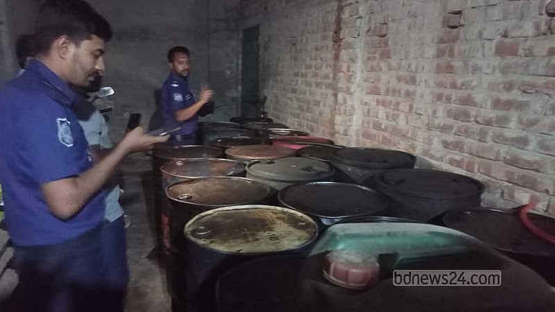 নেত্রকোণায় অবৈধভাবে মজুদ করা ৪ হাজার লিটার ডিজেল জব্দ