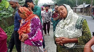 নীলফামারীতে ডাম্প ট্রাকের চাপায় ২ ভাইয়ের মৃত্যু