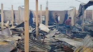 নোয়াখালীতে অগ্নিকাণ্ডে পুড়ে গেছে ১৫ দোকান