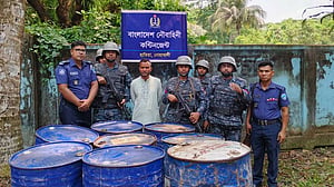 হাতিয়ায় অবৈধভাবে মজুদ ১৬০০ লিটার ডিজেল জব্দ, যুবক কারাগারে