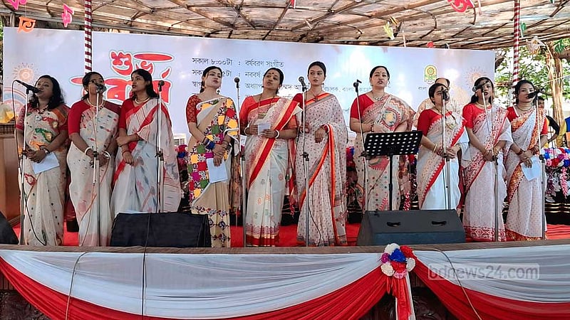 বৈশাখী মেলা ও বইয়ের আড়ংয়ে বর্ষবরণে মেতেছে বাংলা একাডেমি