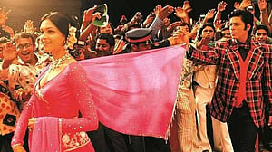 অস্কারের পাতায় ‘ওম শান্তি ওম’, নিজেকে রাজা মনে হচ্ছে শাহরুখের