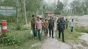 পঞ্চগড়ে ‘ডাকাতি করতে এসে’ পুলিশের হাতে ধরা ১০ জন, মাইক্রোবাস জব্দ