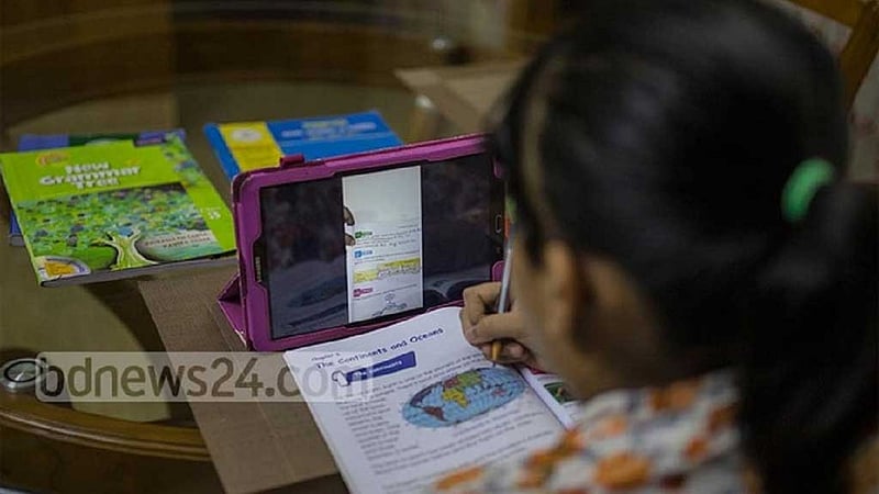 ‘কিছু’ স্কুলে মিশ্রপদ্ধতিতে ক্লাস ‘মন্দের ভালো’, সুস্পষ্ট নির্দেশনা চান শিক্ষকরা