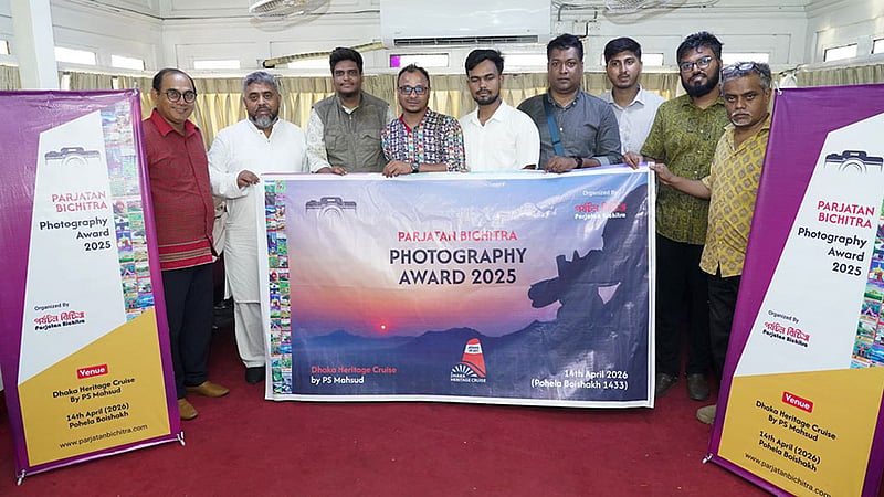 শতবর্ষী স্টিমারে ভেসে ‘ফটোগ্রাফি পুরস্কার’, ১০ আলোকচিত্রীকে সম্মাননা