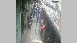 পটুয়াখালীতে ‘চাঁদা না পেয়ে’ ব্যবসায়ীকে মারধরের অভিযোগ মৎস্যজীবী দল নেতাদের বিরুদ্ধে