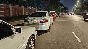 সাড়ে ১১ ঘণ্টায় সাড়ে ১২ লিটার তেল প্রাপ্তির গল্প