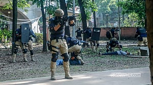 রমনার বটমূলে নিরাপত্তা মহড়া
