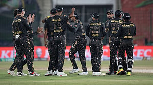 ২ উইকেট নাহিদের, উইকেটশূন‍্য শরিফুল